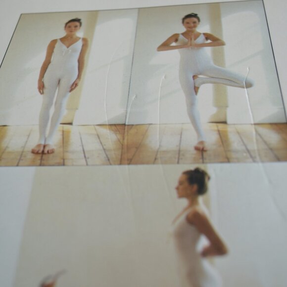 Vogue Complete Beauty Vintage Hardcover 1983 - Picture 4 of 5